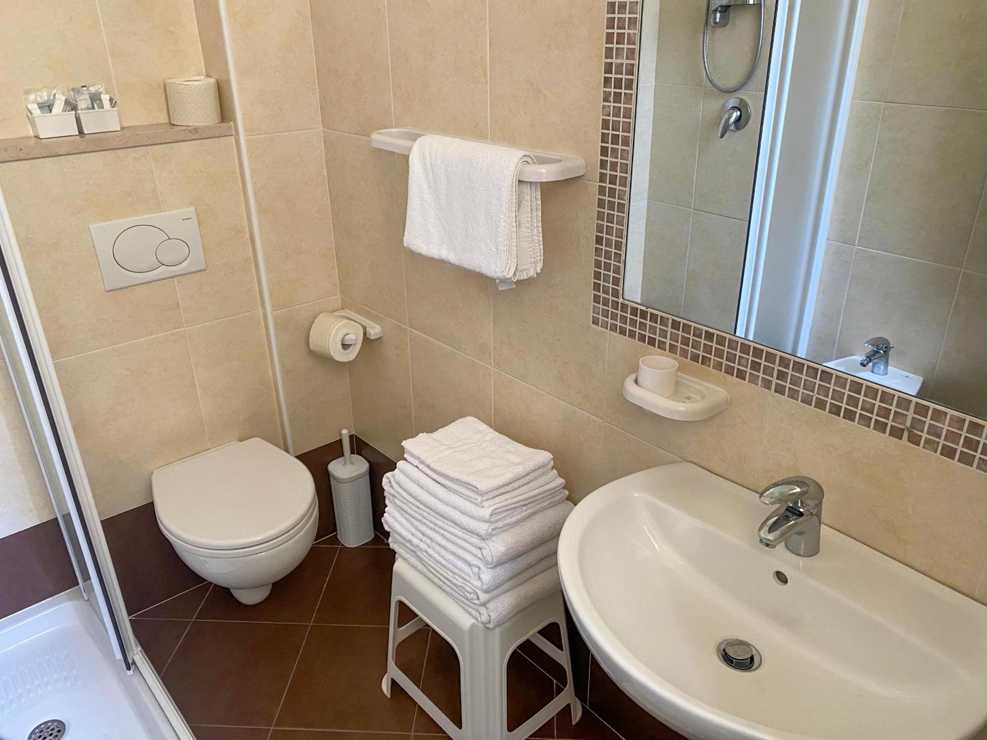 Hotel Philadelphia Cattolica Habitación foto